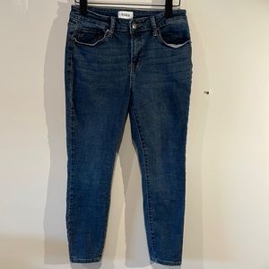 Pistola Slim Ankle Length Jean in size 28